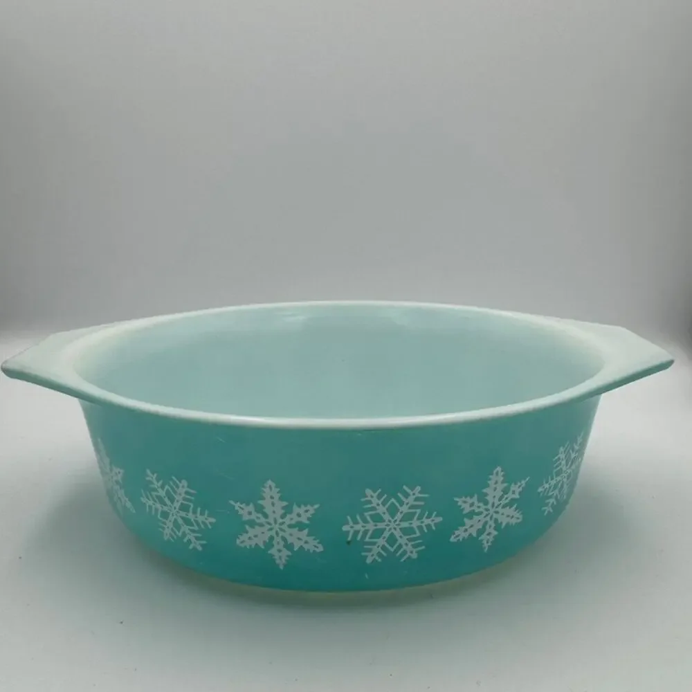 Pyrex Snowflake Turquoise 043 1.5 Qt Oval Decorator Casserole Vintage